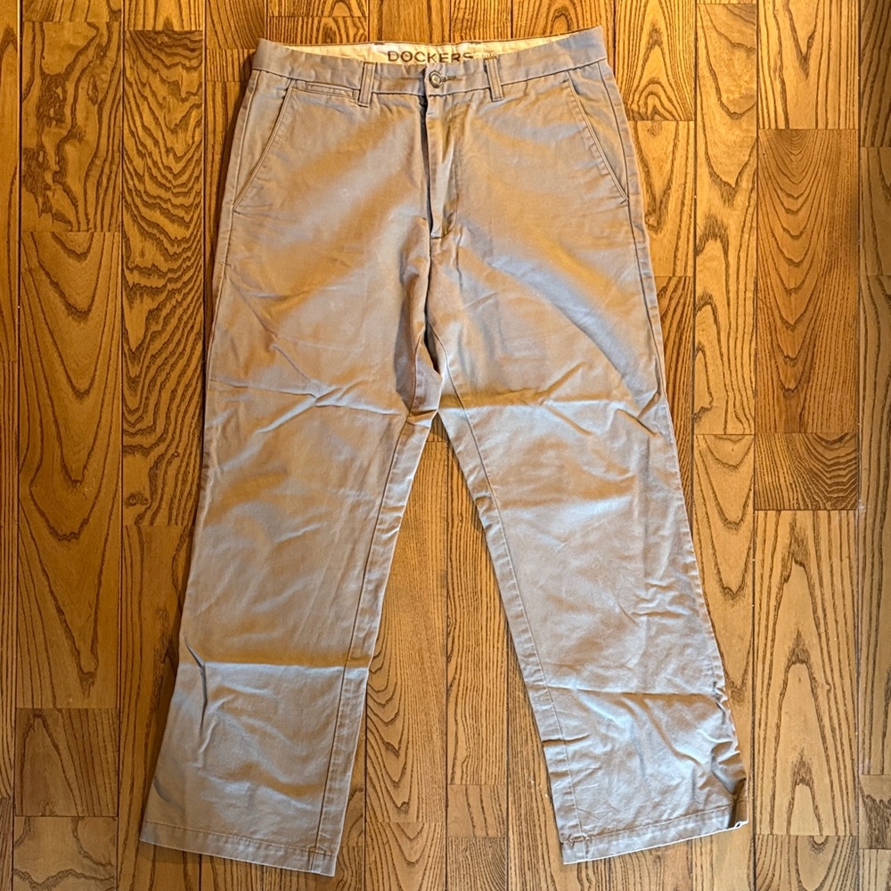 Dockers Men's Light Brown Chinos